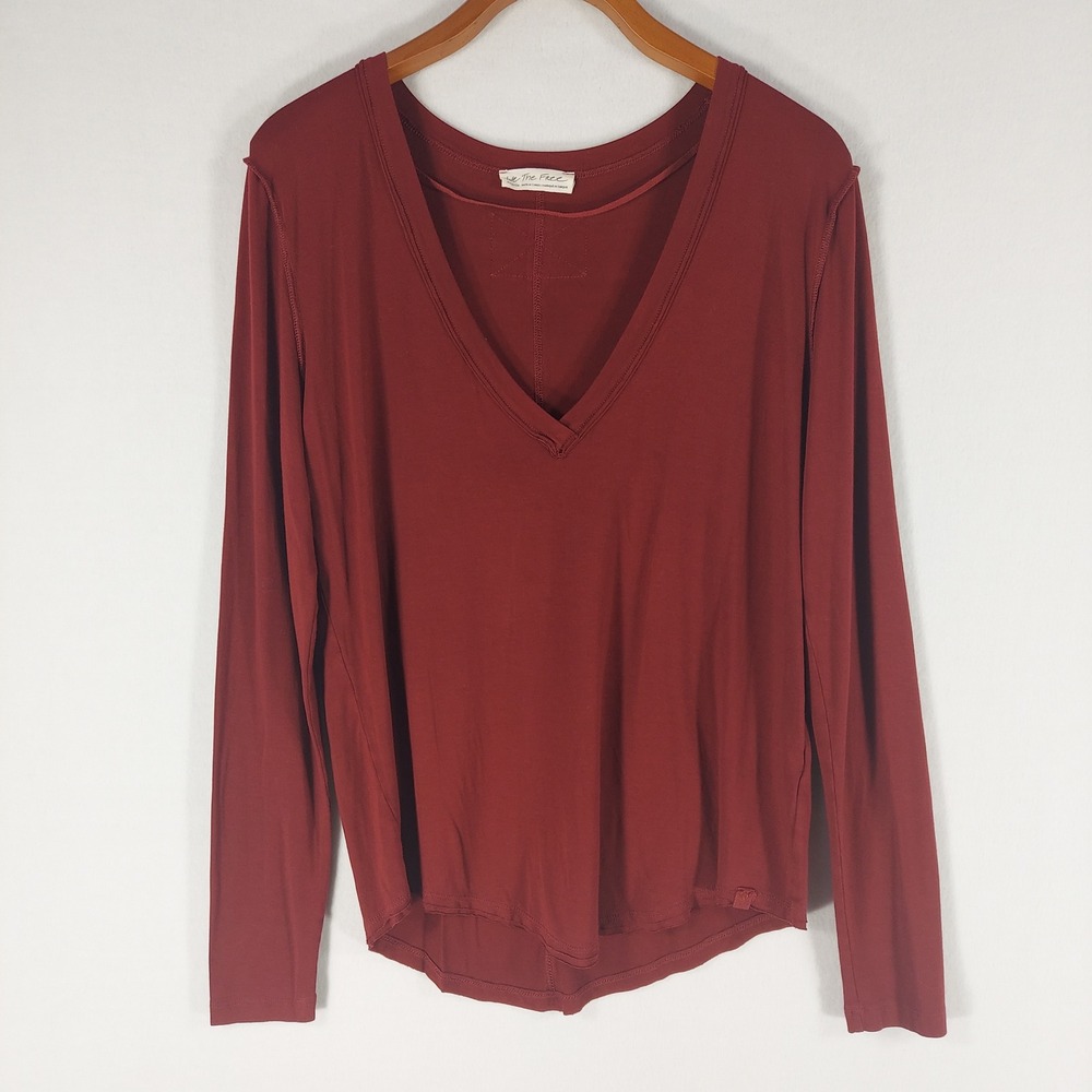 We The Free Top Women M Burgandy V Neck Long Sleeve Raw Hem Stretch Layering Tee